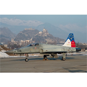 Italeri Aereo F-5E Swiss Air Force 1:72 Italeri Aereo F-5E Swiss Air Force 1:72 - IT1420